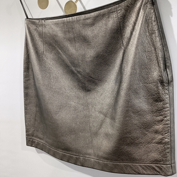 RALPH LAUREN METALLIC GENUINE ITALIAN LEATHER MINI SKIRT SIZE 6-8 (US 2) - Picture 2 of 8